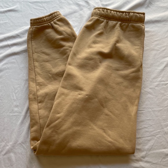 Aritzia sweatpants - Picture 3 of 5